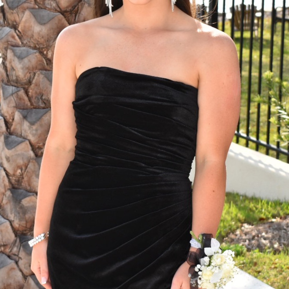 Prom/Formal Dress - Picture 2 of 5